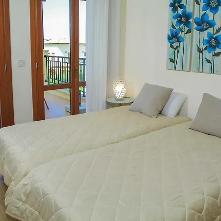 Theseus Village Bb12 Apartment *